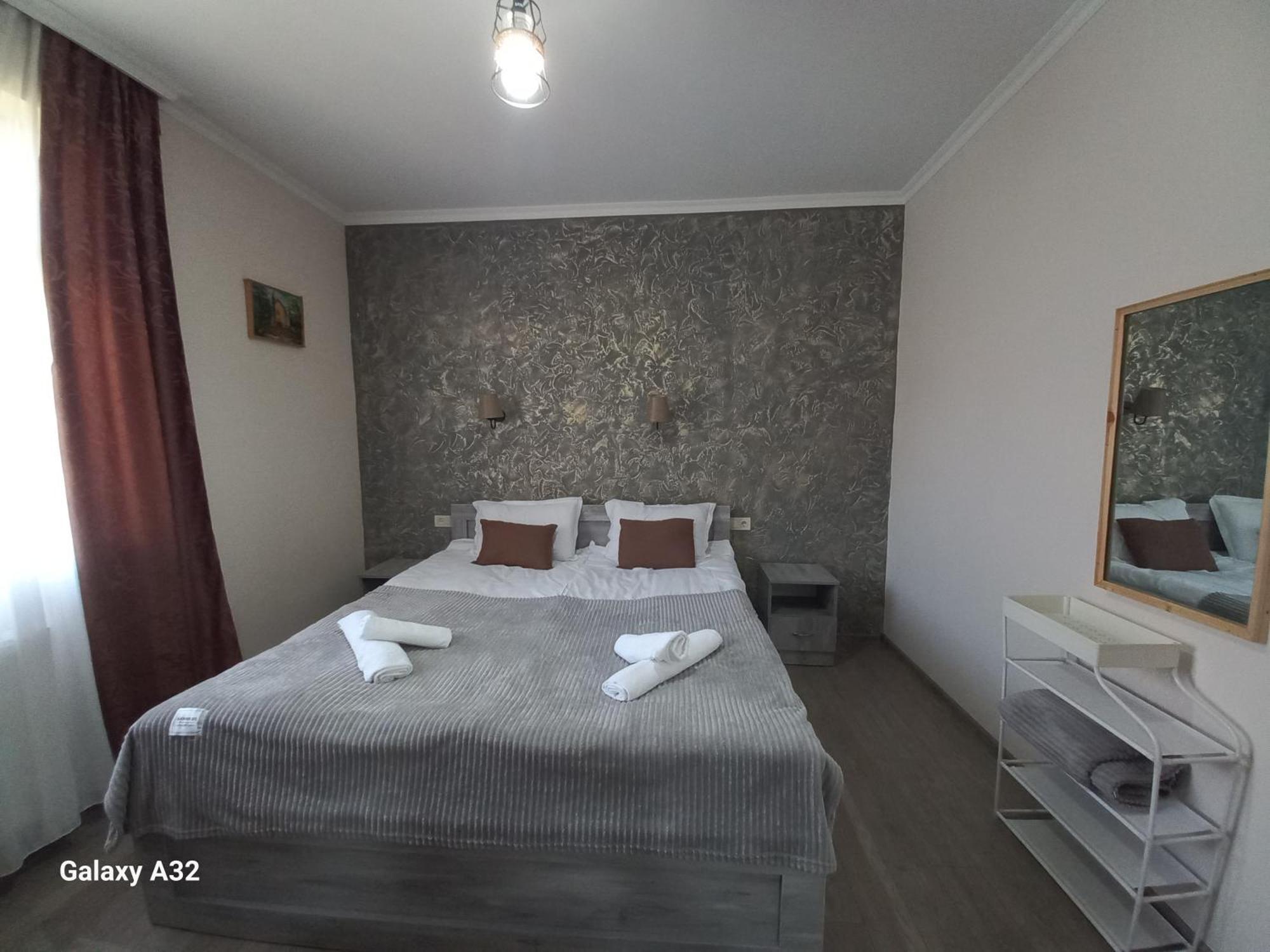 Ninama Hotel Mestia Quarto foto